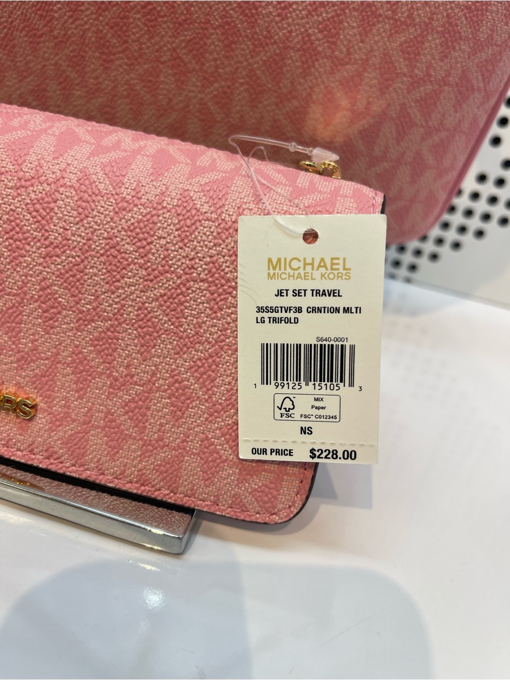 Michael Kors Jet Set Travl Signature Logo Tri-Fold Wallet Trifold 
Carnation
NWT - Picture 11 of 16